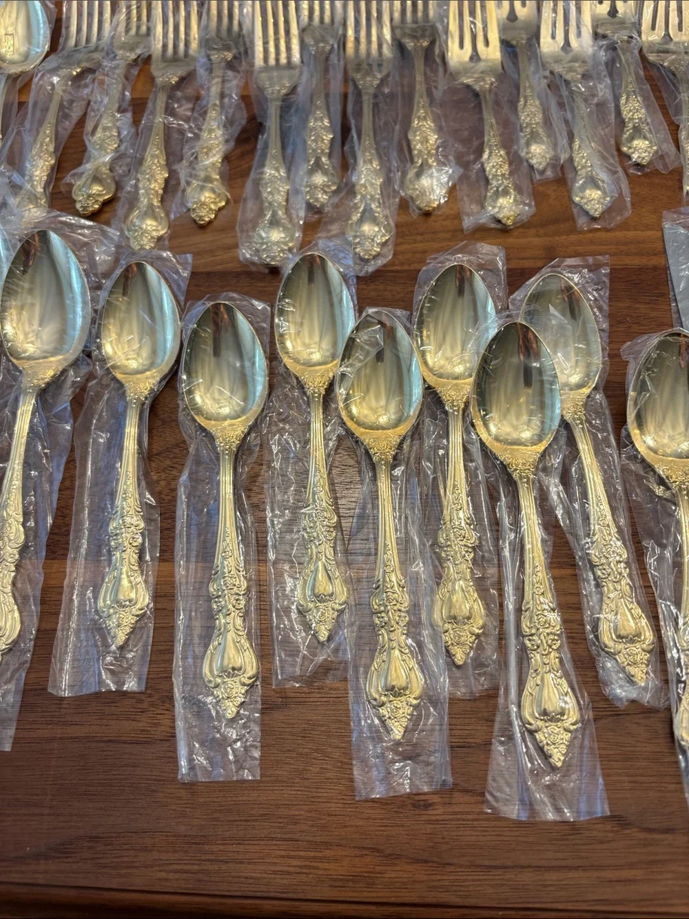 New Barclay Geneve Golden Crown Royale Weighted Flatware Silverware Set of 48